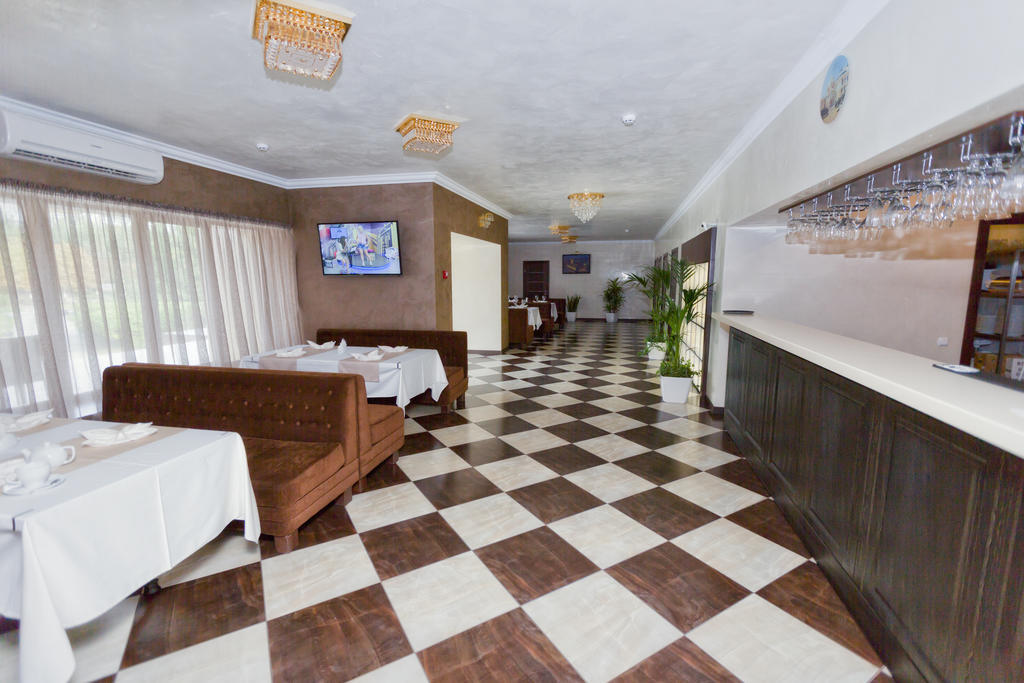 Grand Sport Hotel Brovary Bagian luar foto