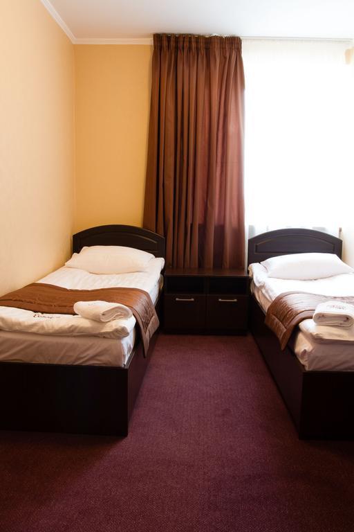 Grand Sport Hotel Brovary Bagian luar foto