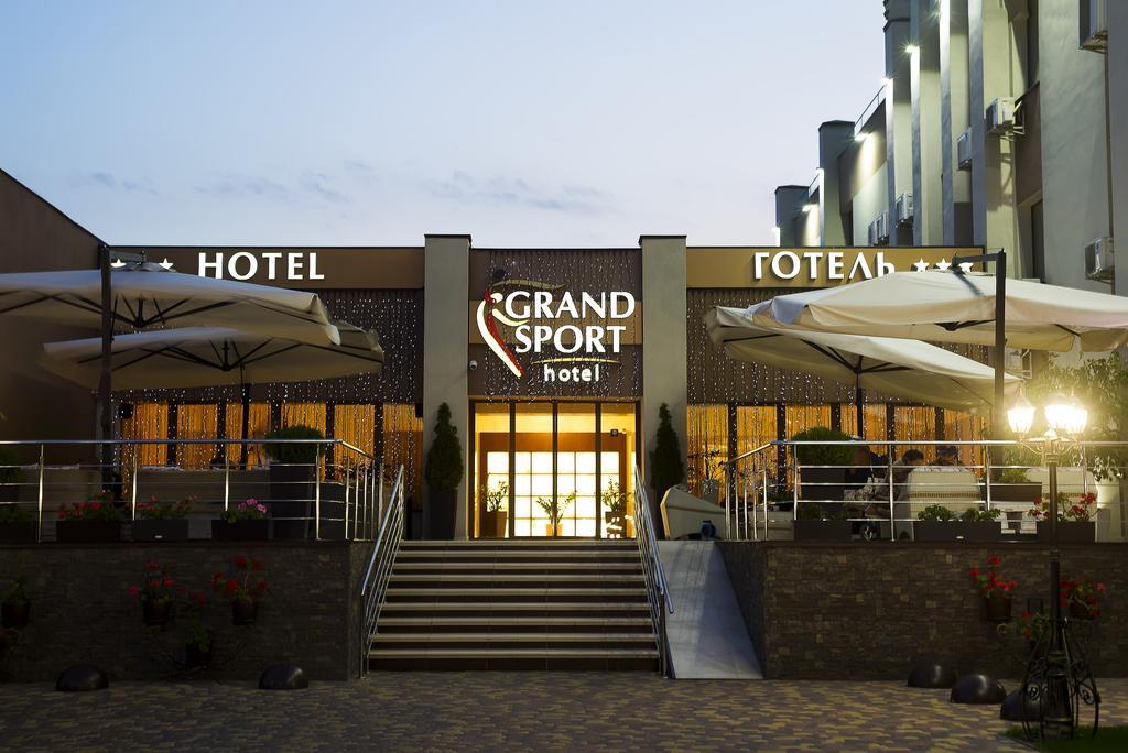 Grand Sport Hotel Brovary Bagian luar foto