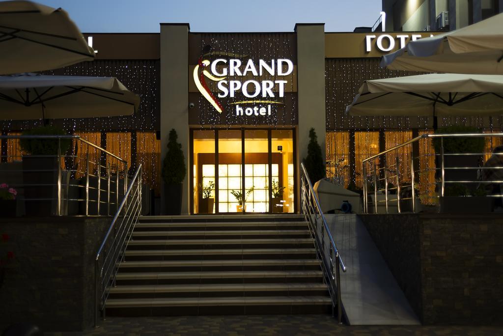 Grand Sport Hotel Brovary Bagian luar foto